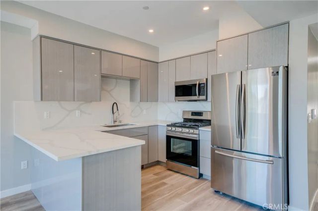 7018 Alabama 203, Canoga Park, CA 91303