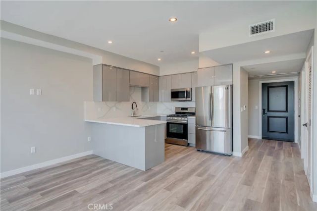 7018 Alabama 203, Canoga Park, CA 91303