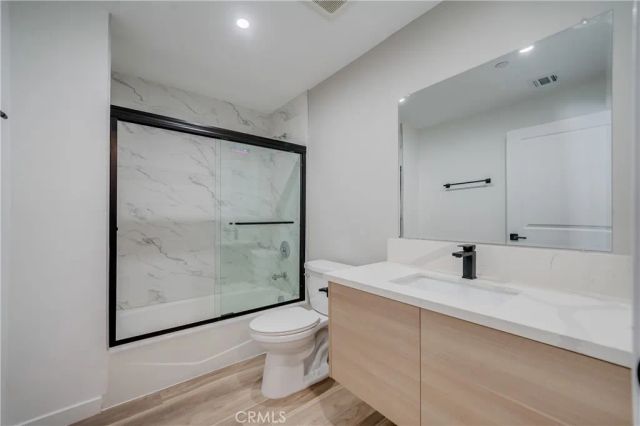 7018 Alabama 203, Canoga Park, CA 91303