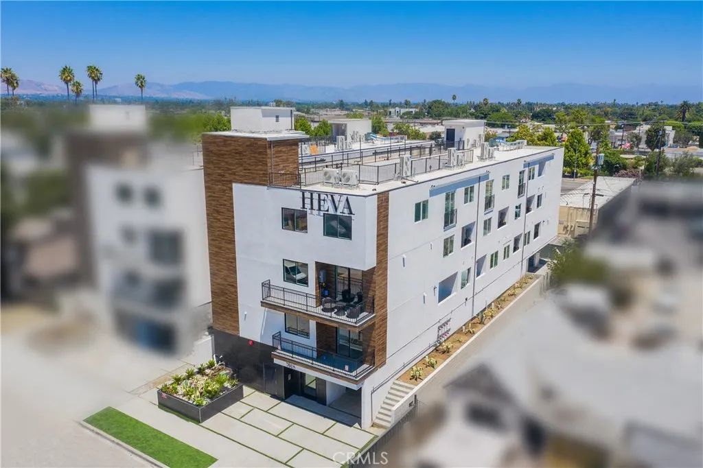 7018 Alabama 203, Canoga Park, CA 91303