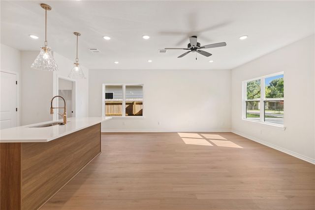 714 North Perkins, Franklin, TX 77856