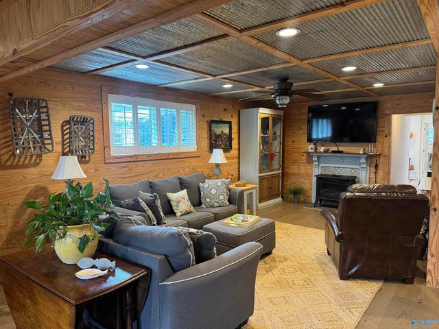 1475 Point Of Pines, Guntersville, AL 35976