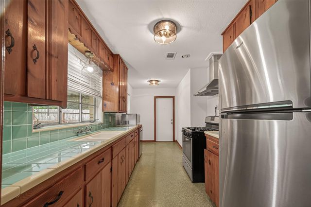 1207 Stonecrest Drive, Houston, TX 77018