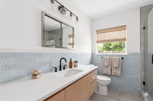 1207 Stonecrest Drive, Houston, TX 77018