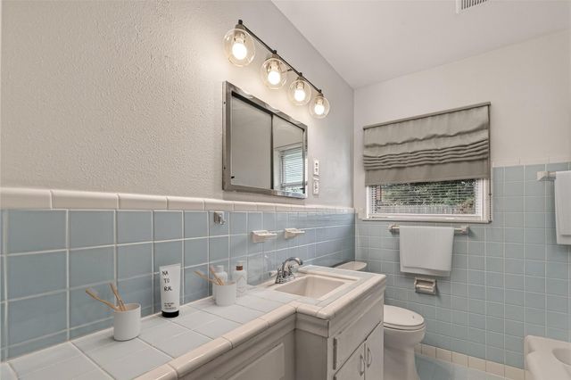 1207 Stonecrest Drive, Houston, TX 77018