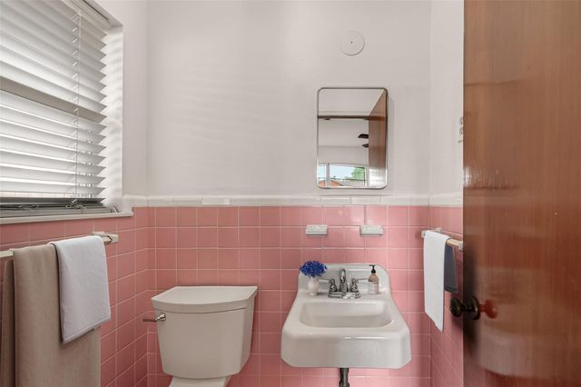 1207 Stonecrest Drive, Houston, TX 77018