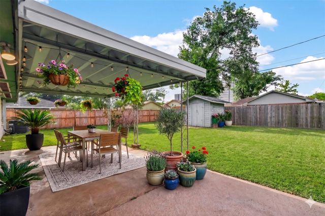 1207 Stonecrest Drive, Houston, TX 77018