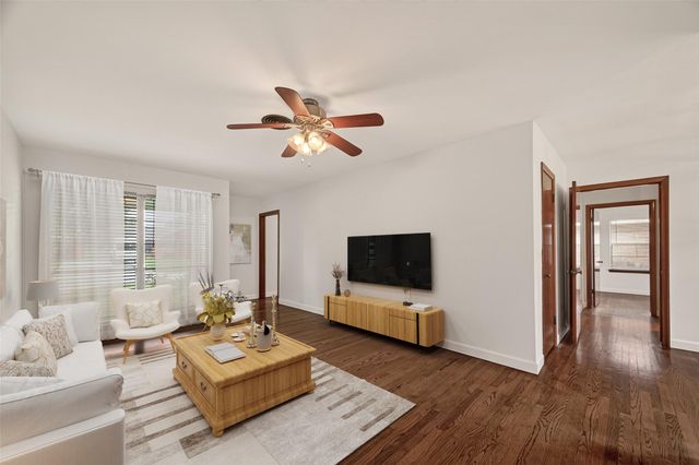 1207 Stonecrest Drive, Houston, TX 77018