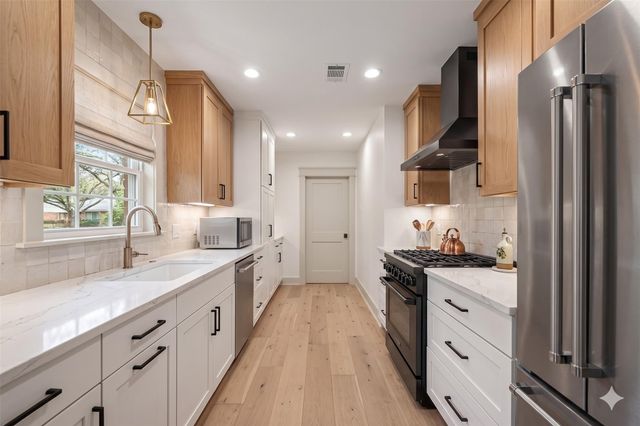 1207 Stonecrest Drive, Houston, TX 77018