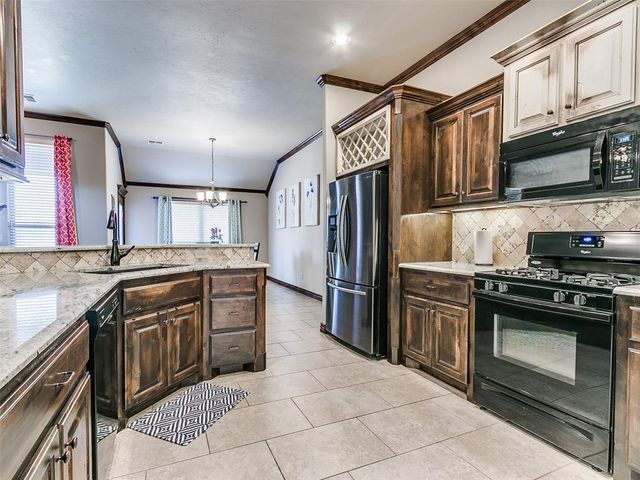 8909 Sue Anthony Lane, Yukon, OK 73099