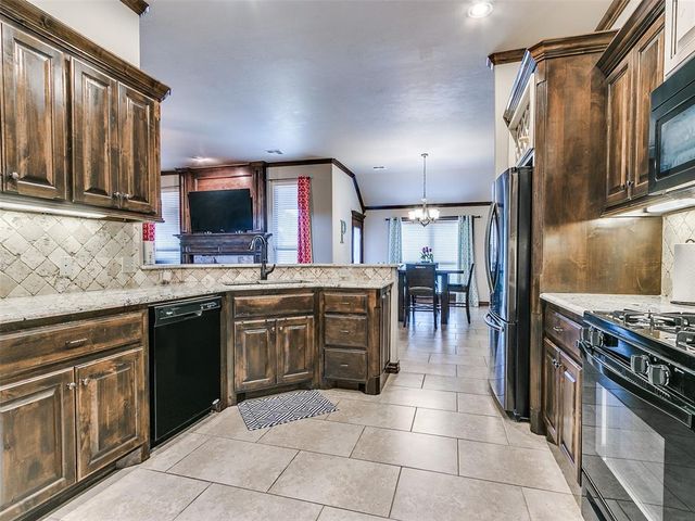 8909 Sue Anthony Lane, Yukon, OK 73099