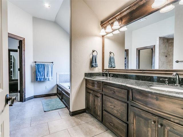 8909 Sue Anthony Lane, Yukon, OK 73099