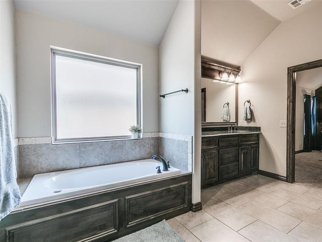 8909 Sue Anthony Lane, Yukon, OK 73099