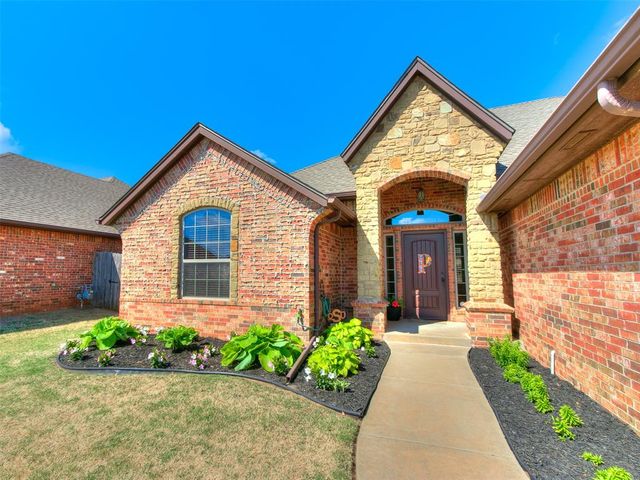 8909 Sue Anthony Lane, Yukon, OK 73099