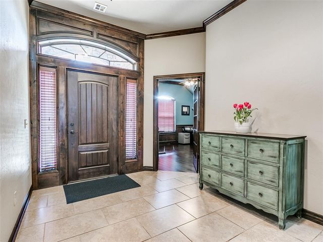 8909 Sue Anthony Lane, Yukon, OK 73099