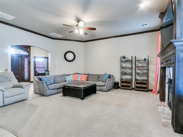 8909 Sue Anthony Lane, Yukon, OK 73099