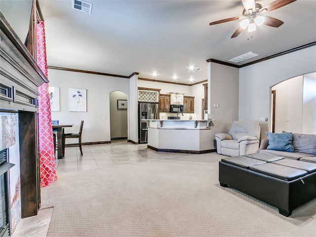 8909 Sue Anthony Lane, Yukon, OK 73099