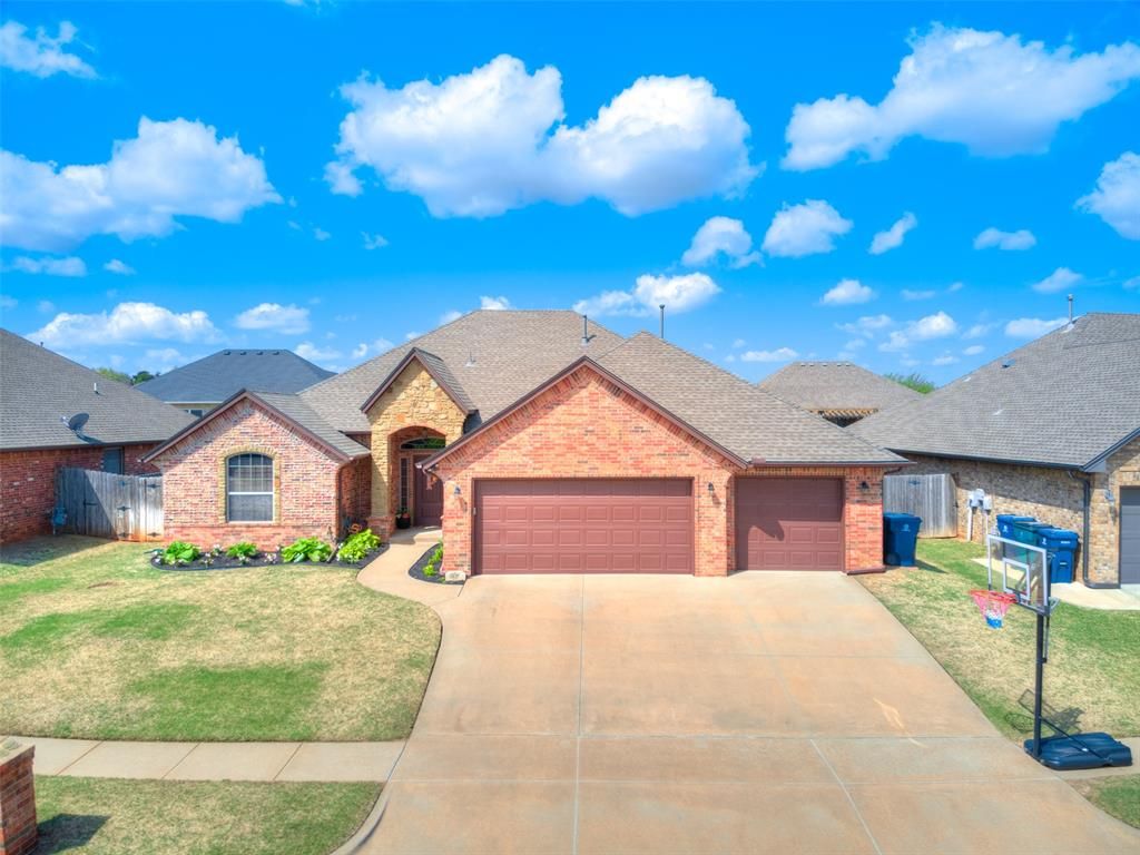 8909 Sue Anthony Lane, Yukon, OK 73099