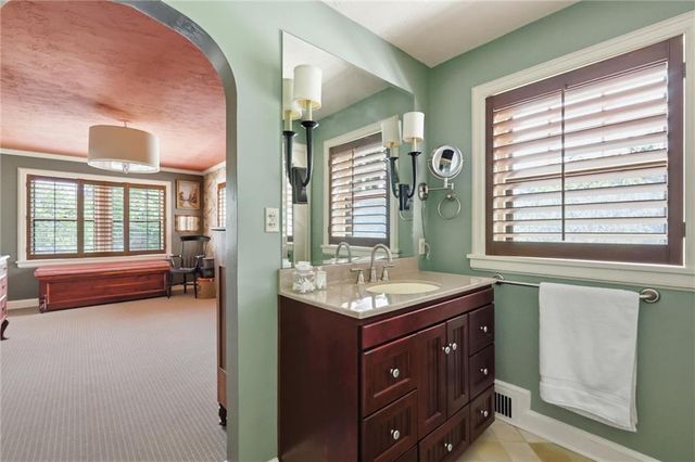 1141 Valentine Road, Kansas City, MO 64111