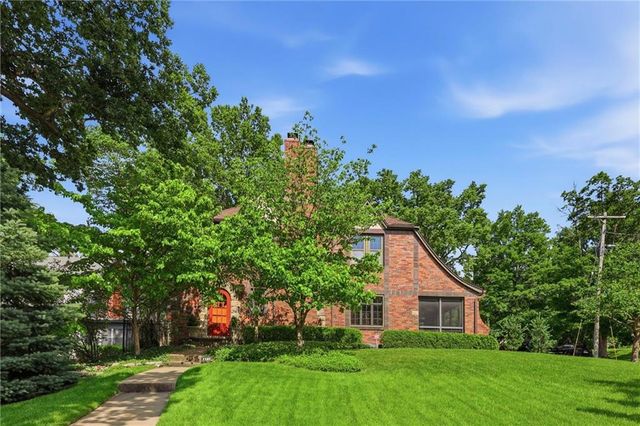 1141 Valentine Road, Kansas City, MO 64111
