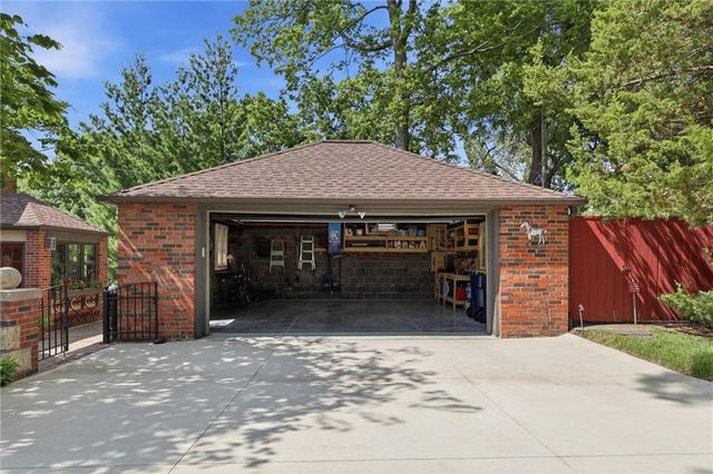 1141 Valentine Road, Kansas City, MO 64111