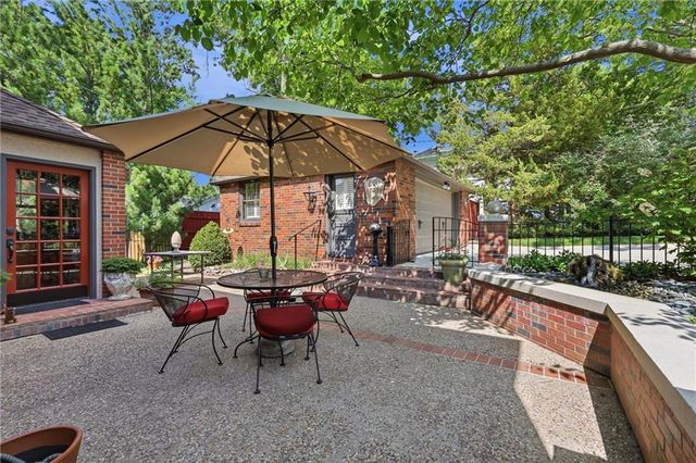 1141 Valentine Road, Kansas City, MO 64111
