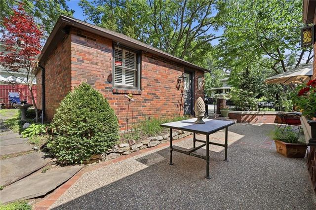 1141 Valentine Road, Kansas City, MO 64111