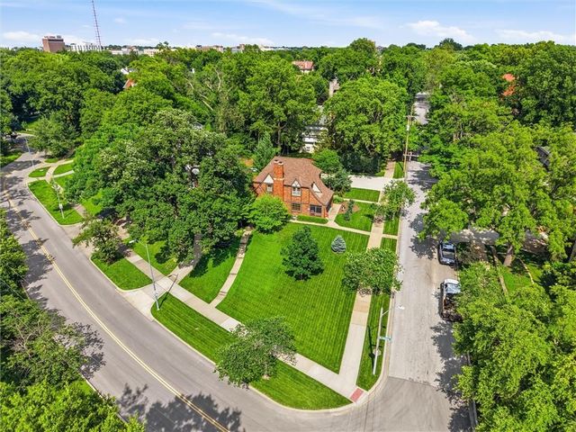 1141 Valentine Road, Kansas City, MO 64111