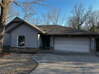 30 Burnham Drive, Bella Vista, AR 72715