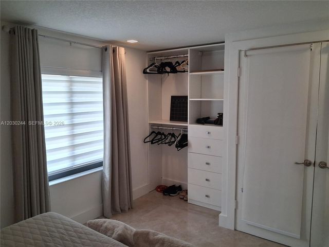 17531 NW 62nd Place N, Hialeah, FL 33015