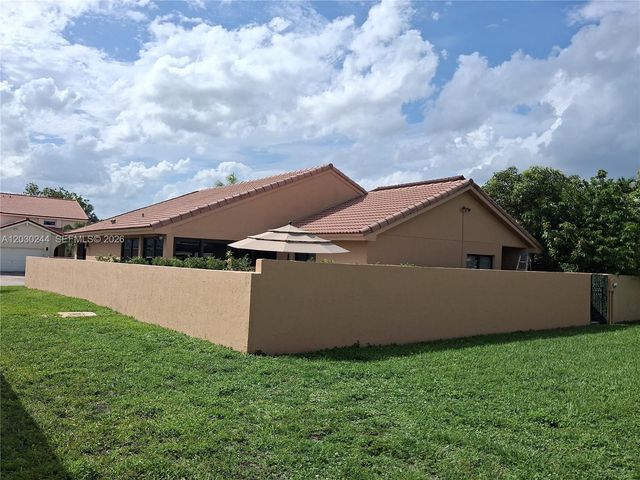 17531 NW 62nd Place N, Hialeah, FL 33015