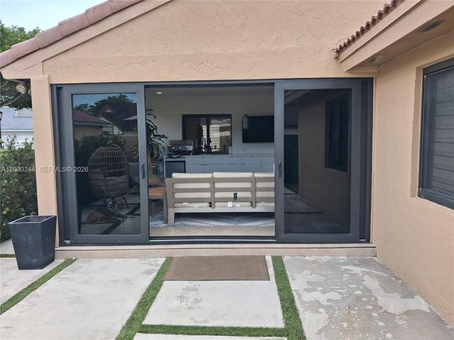 17531 NW 62nd Place N, Hialeah, FL 33015