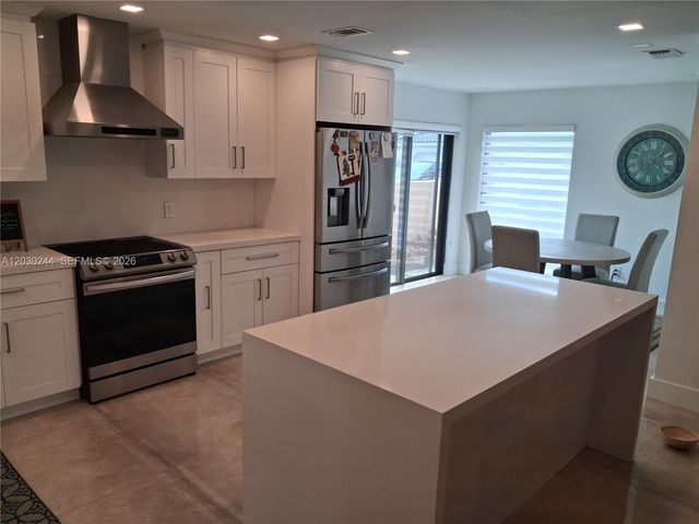 17531 NW 62nd Place N, Hialeah, FL 33015