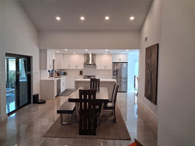 17531 NW 62nd Place N, Hialeah, FL 33015