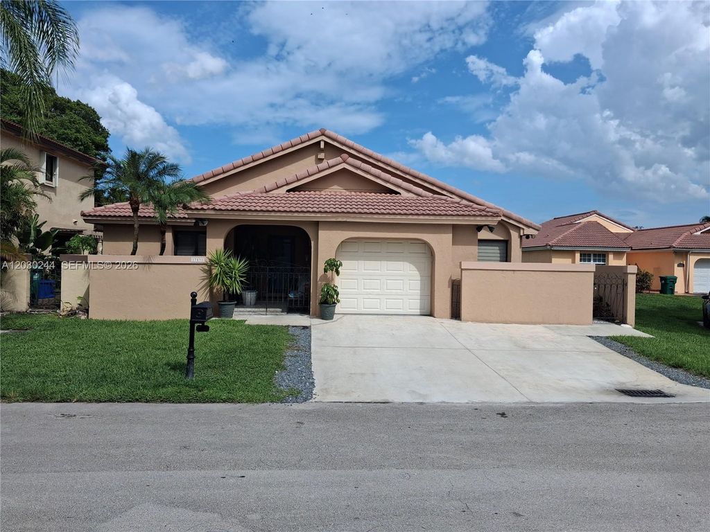 17531 NW 62nd Place N, Hialeah, FL 33015