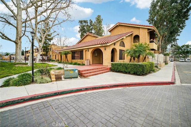 18760 Mandan 1403, Canyon Country, CA 91351