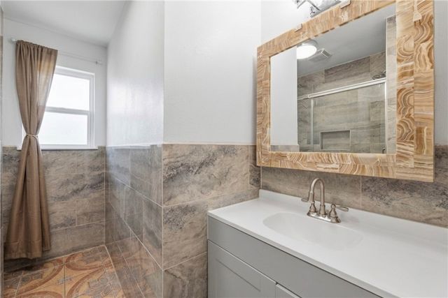 510 SE 10Th Street, Bentonville, AR 72712