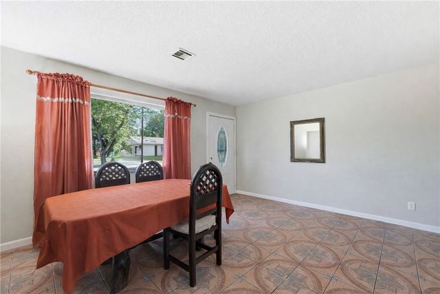 510 SE 10Th Street, Bentonville, AR 72712