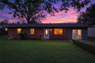 510 SE 10Th Street, Bentonville, AR 72712