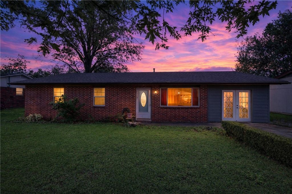510 SE 10Th Street, Bentonville, AR 72712