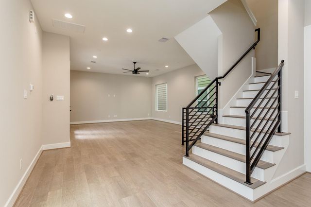 1439 W 25th Street B, Houston, TX 77008