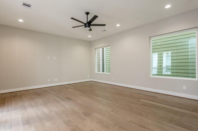 1439 W 25th Street B, Houston, TX 77008