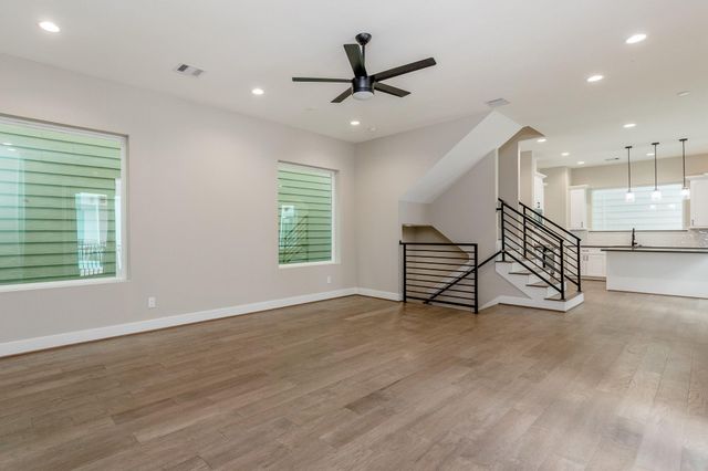 1439 W 25th Street B, Houston, TX 77008