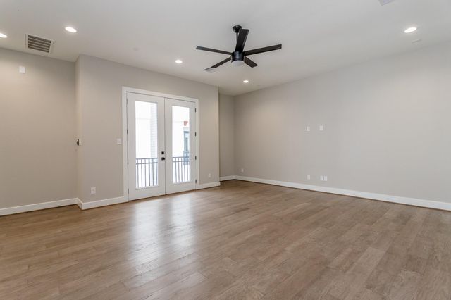 1439 W 25th Street B, Houston, TX 77008