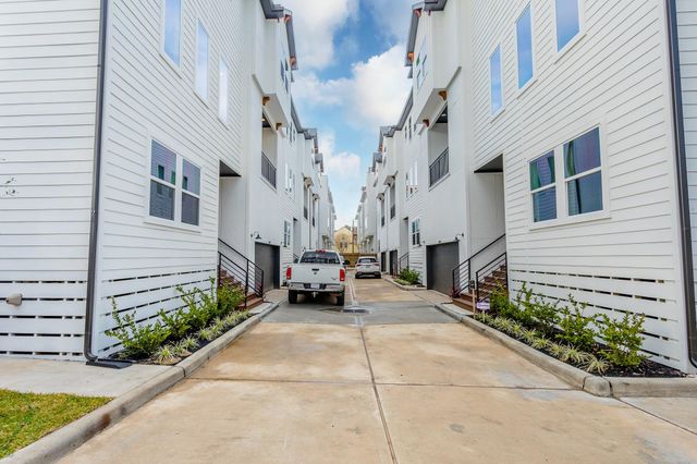 1439 W 25th Street B, Houston, TX 77008