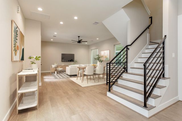 1439 W 25th Street B, Houston, TX 77008
