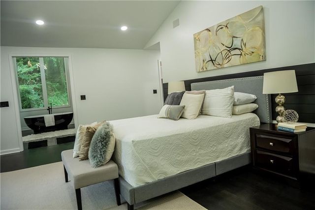 4377 Paran NW Place, Atlanta, GA 30327
