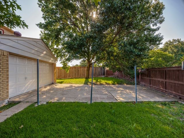 1142 Sicily Drive, Garland, TX 75040