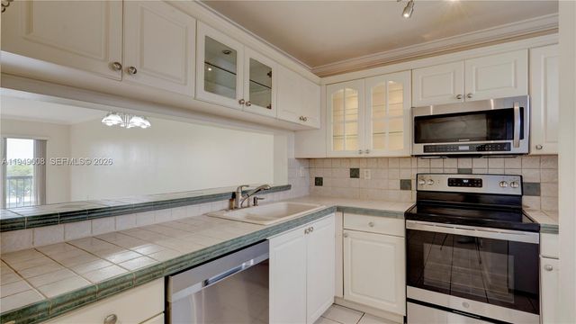 10155 NW 9th St Cir 4-401, Miami, FL 33172