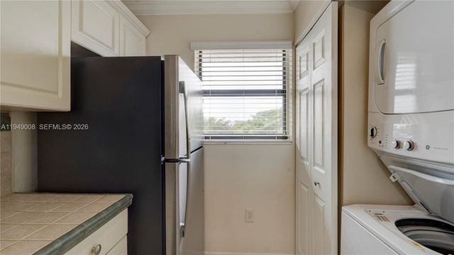 10155 NW 9th St Cir 4-401, Miami, FL 33172